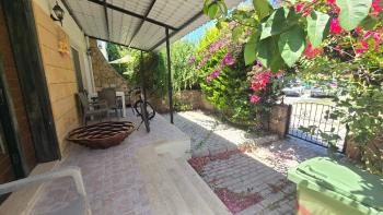 KKTC Girne Alsancak'ta Şokmar Market Arkasında Kiralık Full Eşyalı 3+1 Dubleks İkiz Villa