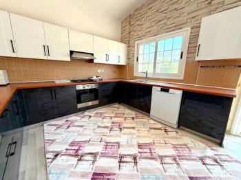 Kıbrıs Girne Merkez Geniş Teraslı Satılık 3+1 Full Penthouse