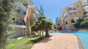 KKTC Girne Merkez'de Öğretmenevi Yakını Havuzlu Sitede Kiralık Full Eşyalı 1+1 Daire