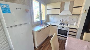 KKTC Girne Merkez'de Öğretmenevi Yakını Havuzlu Sitede Kiralık Full Eşyalı 1+1 Daire