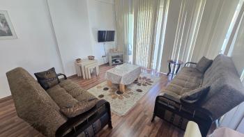 KKTC Girne Merkez'de Öğretmenevi Yakını Havuzlu Sitede Kiralık Full Eşyalı 1+1 Daire