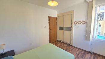 KKTC Girne Merkez'de Öğretmenevi Yakını Havuzlu Sitede Kiralık Full Eşyalı 1+1 Daire