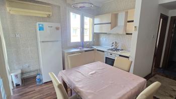 KKTC Girne Merkez'de Öğretmenevi Yakını Havuzlu Sitede Kiralık Full Eşyalı 1+1 Daire