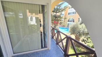 KKTC Girne Merkez'de Öğretmenevi Yakını Havuzlu Sitede Kiralık Full Eşyalı 1+1 Daire