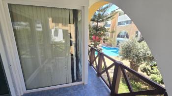 KKTC Girne Merkez'de Öğretmenevi Yakını Havuzlu Sitede Kiralık Full Eşyalı 1+1 Daire