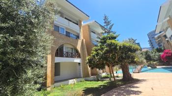 KKTC Girne Merkez'de Öğretmenevi Yakını Havuzlu Sitede Kiralık Full Eşyalı 1+1 Daire
