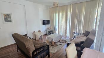 KKTC Girne Merkez'de Öğretmenevi Yakını Havuzlu Sitede Kiralık Full Eşyalı 1+1 Daire