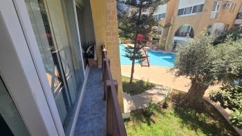 KKTC Girne Merkez'de Öğretmenevi Yakını Havuzlu Sitede Kiralık Full Eşyalı 1+1 Daire