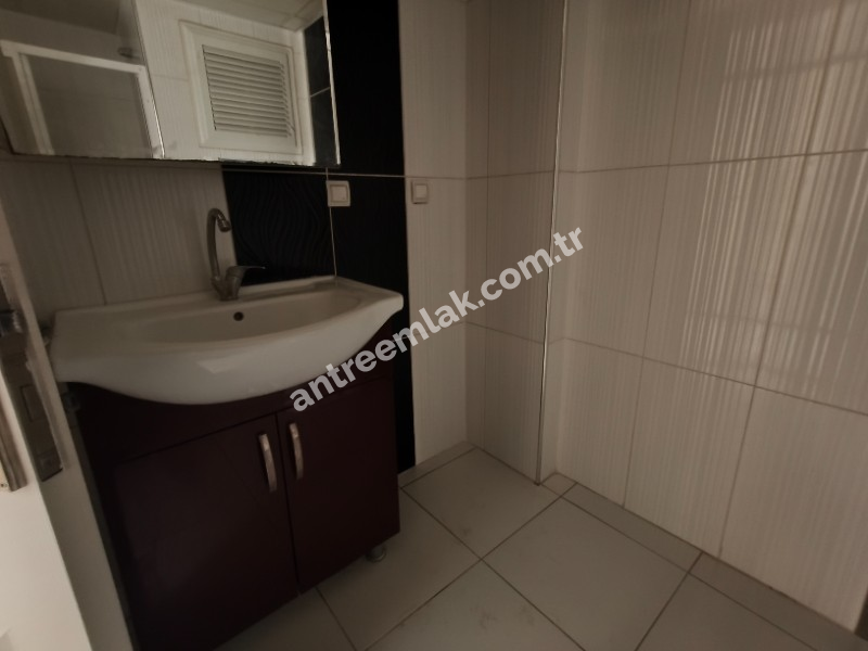 Antre Emlak'tan Kiralık Bozyaka Hastane Yanı 2+1,Otoparklı Doğalgazlı Yeni Daire