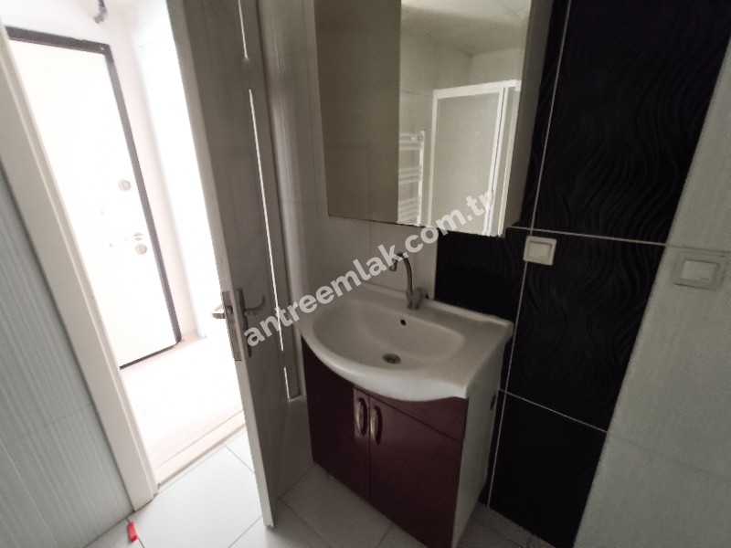 Antre Emlak'tan Kiralık Bozyaka Hastane Yanı 2+1,Otoparklı Doğalgazlı Yeni Daire