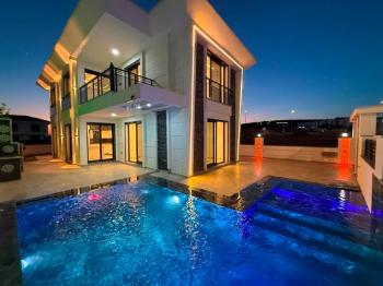 Didim'de Satılık 4+1 Ayrı Mutfaklı Villa