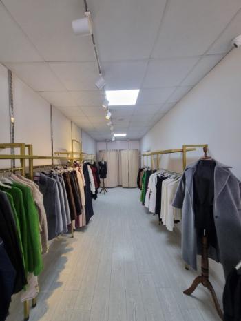 * AFYON ÜÇOK EMLAKTAN KURTULUŞ CADDESİ 200M² KADIN BUTİK GİYİM MAĞAZASI DEVREN KİRALIK DÜKKAN *
