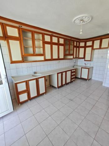 AFYON ÜÇOK EMLAKTAN MAREŞAL FEVZİ ÇAKMAK MAH 3+1 135M² EBEVEYN BANYOLU TEMİZ BAKIMLI SATILIK DAİRE 