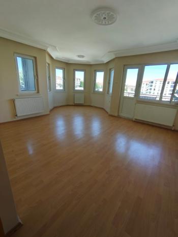 AFYON ÜÇOK EMLAKTAN MAREŞAL FEVZİ ÇAKMAK MAH 3+1 135M² EBEVEYN BANYOLU TEMİZ BAKIMLI SATILIK DAİRE 