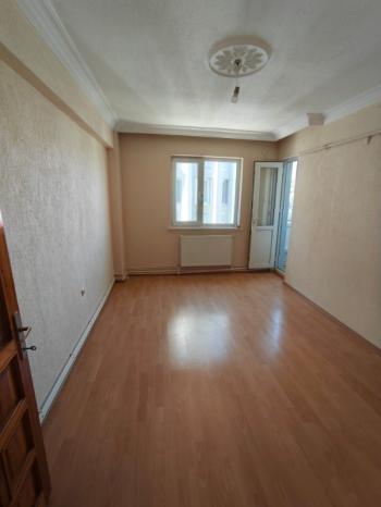 AFYON ÜÇOK EMLAKTAN MAREŞAL FEVZİ ÇAKMAK MAH 3+1 135M² EBEVEYN BANYOLU TEMİZ BAKIMLI SATILIK DAİRE 