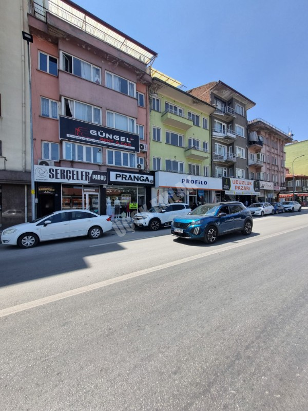 * AFYON ÜÇOK EMLAKTAN KURTULUŞ CADDESİ 200M² KADIN BUTİK GİYİM MAĞAZASI DEVREN KİRALIK DÜKKAN *