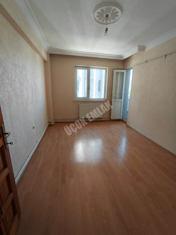 AFYON ÜÇOK EMLAKTAN MAREŞAL FEVZİ ÇAKMAK MAH 3+1 135M² EBEVEYN BANYOLU TEMİZ BAKIMLI SATILIK DAİRE 