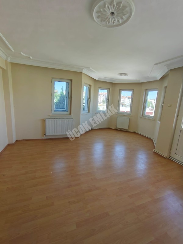 AFYON ÜÇOK EMLAKTAN MAREŞAL FEVZİ ÇAKMAK MAH 3+1 135M² EBEVEYN BANYOLU TEMİZ BAKIMLI SATILIK DAİRE 