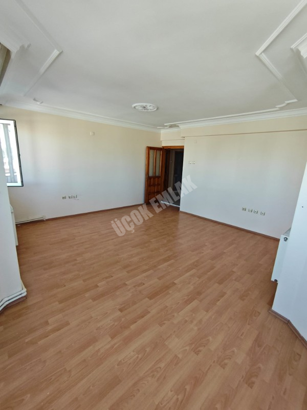 AFYON ÜÇOK EMLAKTAN MAREŞAL FEVZİ ÇAKMAK MAH 3+1 135M² EBEVEYN BANYOLU TEMİZ BAKIMLI SATILIK DAİRE 