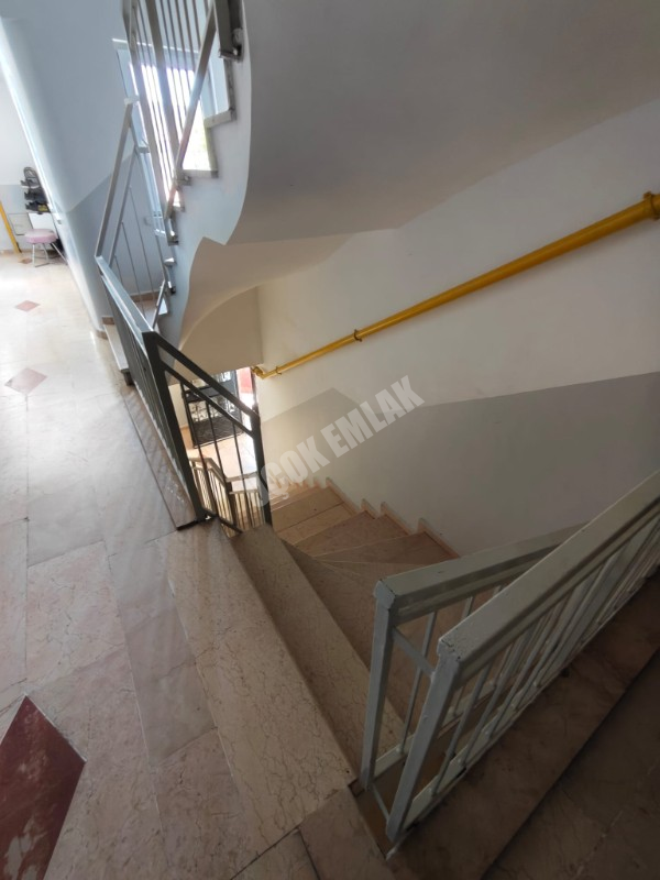 AFYON ÜÇOK EMLAKTAN MAREŞAL FEVZİ ÇAKMAK MAH 3+1 135M² EBEVEYN BANYOLU TEMİZ BAKIMLI SATILIK DAİRE 