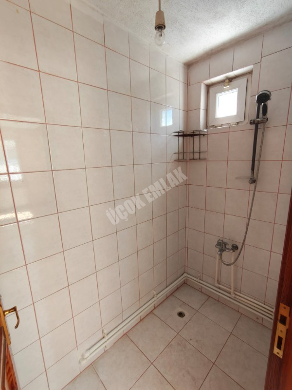 AFYON ÜÇOK EMLAKTAN MAREŞAL FEVZİ ÇAKMAK MAH 3+1 135M² EBEVEYN BANYOLU TEMİZ BAKIMLI SATILIK DAİRE 