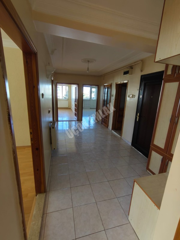 AFYON ÜÇOK EMLAKTAN MAREŞAL FEVZİ ÇAKMAK MAH 3+1 135M² EBEVEYN BANYOLU TEMİZ BAKIMLI SATILIK DAİRE 