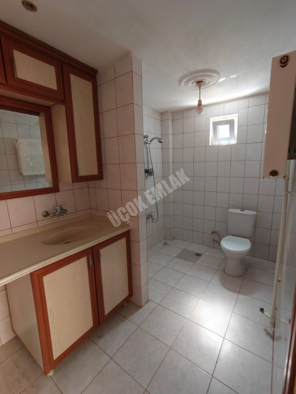 AFYON ÜÇOK EMLAKTAN MAREŞAL FEVZİ ÇAKMAK MAH 3+1 135M² EBEVEYN BANYOLU TEMİZ BAKIMLI SATILIK DAİRE 