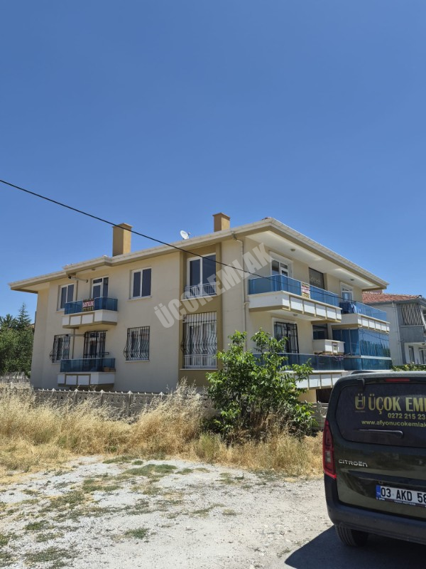 AFYON ÜÇOK EMLAKTAN FATİH MAH 3+1 117M² SIFIR AYARINDA EBEVEYN BANYOLU SATILIK DAİRE 