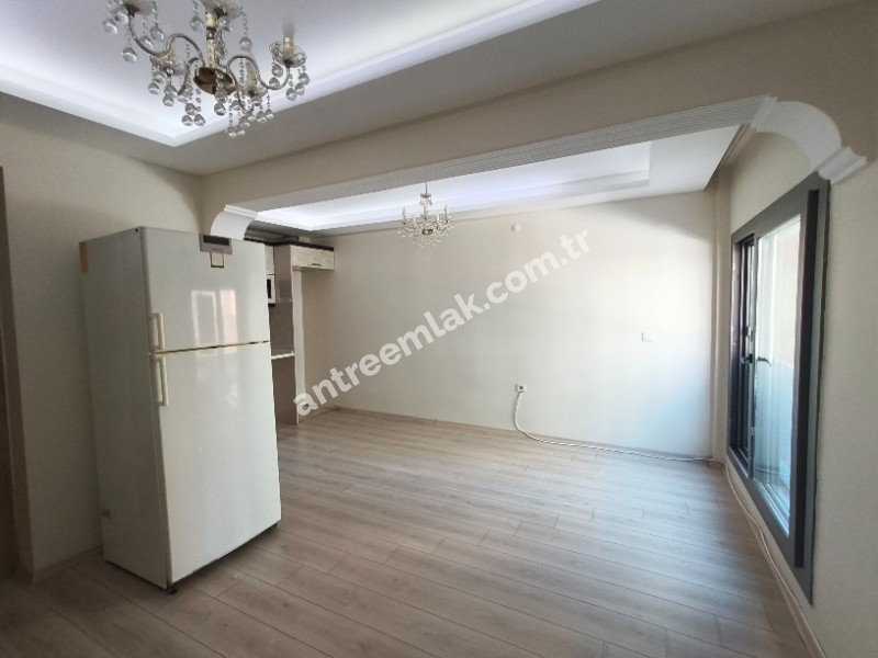 Antre Emlak'tan Kiralık Bahçelievler'de Bozyaka Hastanenei Yanı Doğalgazl ı 2+1Açık Mutfak Salon Yüksek Giriş Yeni Daire