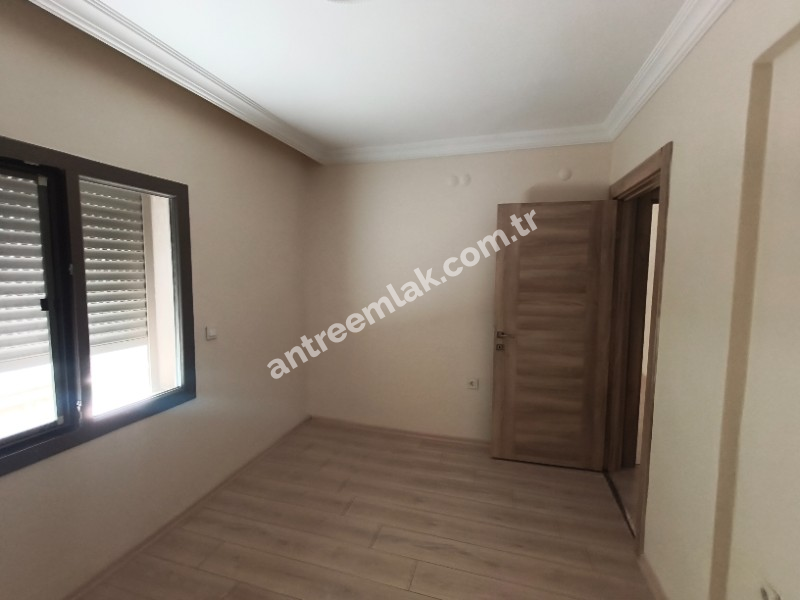 Antre Emlak'tan Kiralık Bahçelievler'de Bozyaka Hastanenei Yanı Doğalgazl ı 2+1Açık Mutfak Salon Yüksek Giriş Yeni Daire