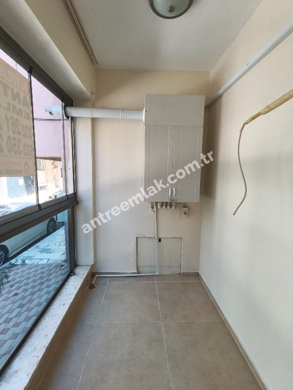 Antre Emlak'tan Kiralık Bahçelievler'de Bozyaka Hastanenei Yanı Doğalgazl ı 2+1Açık Mutfak Salon Yüksek Giriş Yeni Daire