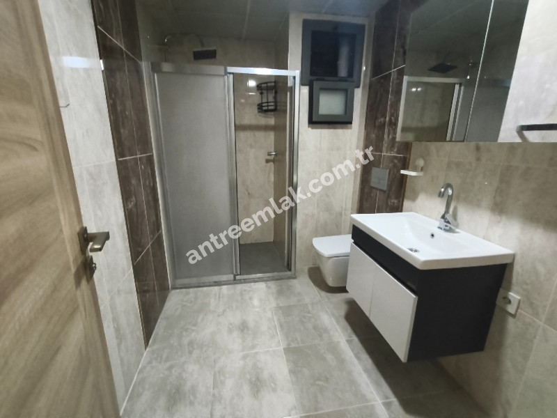 Antre Emlak'tan Kiralık Bahçelievler'de Bozyaka Hastanenei Yanı Doğalgazl ı 2+1Açık Mutfak Salon Yüksek Giriş Yeni Daire