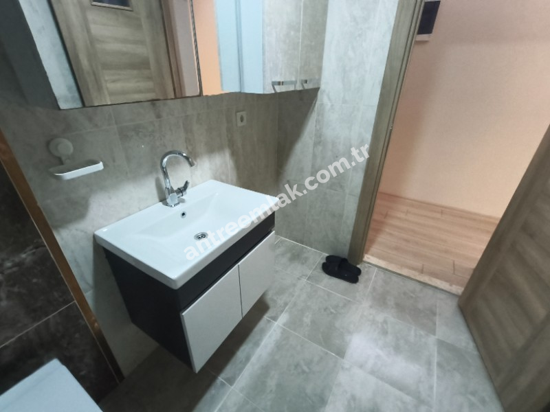 Antre Emlak'tan Kiralık Bahçelievler'de Bozyaka Hastanenei Yanı Doğalgazl ı 2+1Açık Mutfak Salon Yüksek Giriş Yeni Daire