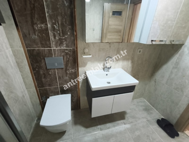 Antre Emlak'tan Kiralık Bahçelievler'de Bozyaka Hastanenei Yanı Doğalgazl ı 2+1Açık Mutfak Salon Yüksek Giriş Yeni Daire