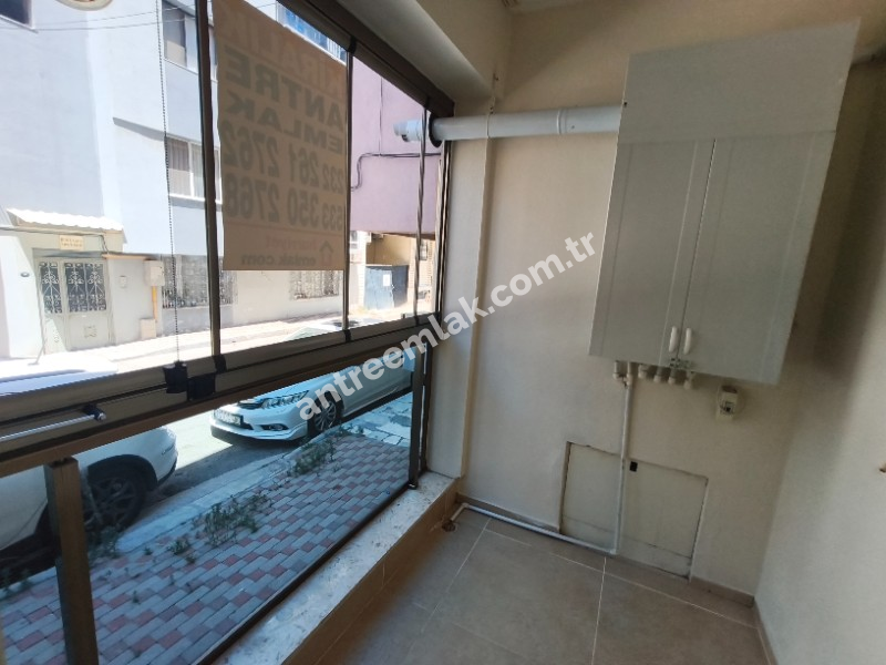 Antre Emlak'tan Kiralık Bahçelievler'de Bozyaka Hastanenei Yanı Doğalgazl ı 2+1Açık Mutfak Salon Yüksek Giriş Yeni Daire