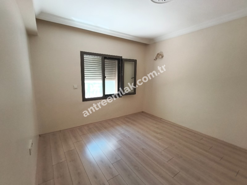 Antre Emlak'tan Kiralık Bahçelievler'de Bozyaka Hastanenei Yanı Doğalgazl ı 2+1Açık Mutfak Salon Yüksek Giriş Yeni Daire