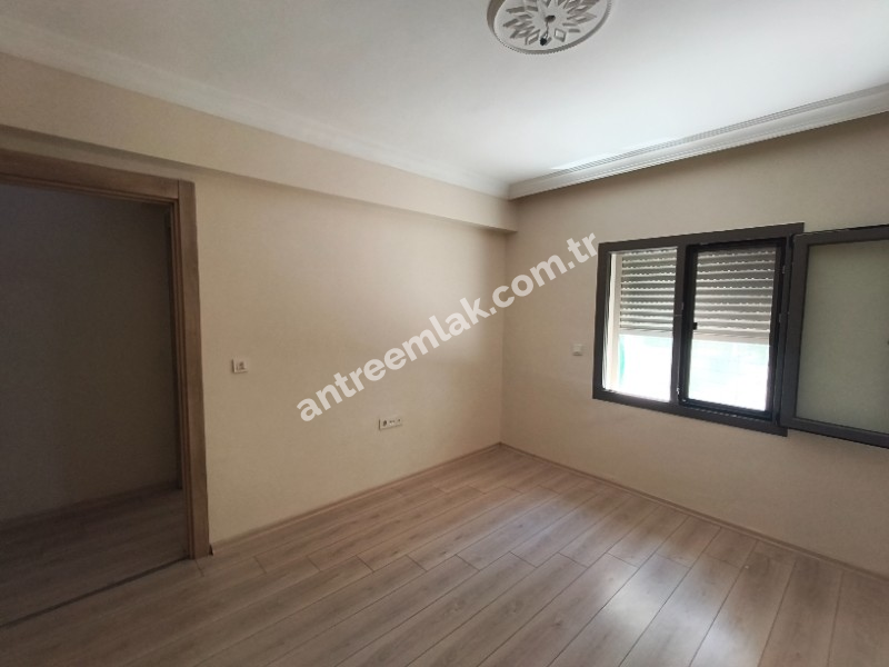 Antre Emlak'tan Kiralık Bahçelievler'de Bozyaka Hastanenei Yanı Doğalgazl ı 2+1Açık Mutfak Salon Yüksek Giriş Yeni Daire