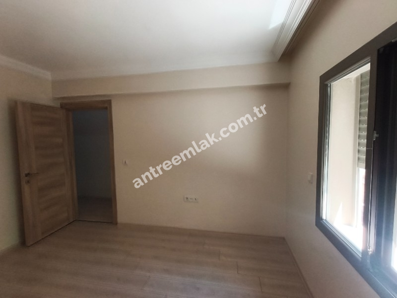 Antre Emlak'tan Kiralık Bahçelievler'de Bozyaka Hastanenei Yanı Doğalgazl ı 2+1Açık Mutfak Salon Yüksek Giriş Yeni Daire