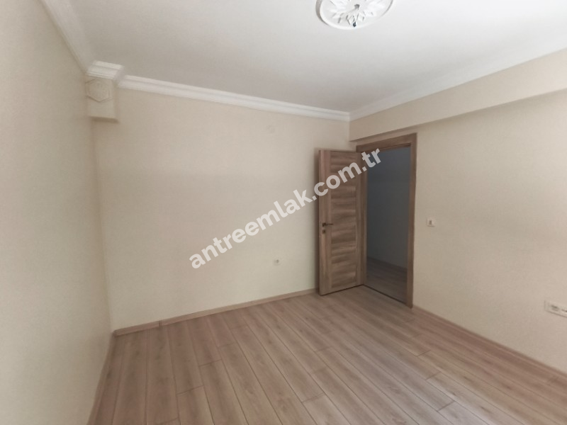 Antre Emlak'tan Kiralık Bahçelievler'de Bozyaka Hastanenei Yanı Doğalgazl ı 2+1Açık Mutfak Salon Yüksek Giriş Yeni Daire