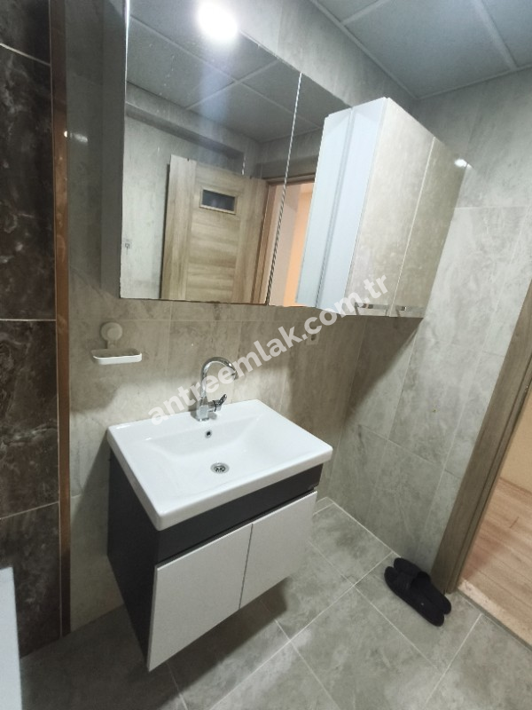 Antre Emlak'tan Kiralık Bahçelievler'de Bozyaka Hastanenei Yanı Doğalgazl ı 2+1Açık Mutfak Salon Yüksek Giriş Yeni Daire