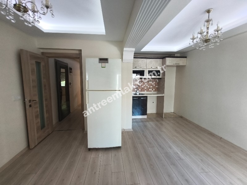 Antre Emlak'tan Kiralık Bahçelievler'de Bozyaka Hastanenei Yanı Doğalgazl ı 2+1Açık Mutfak Salon Yüksek Giriş Yeni Daire