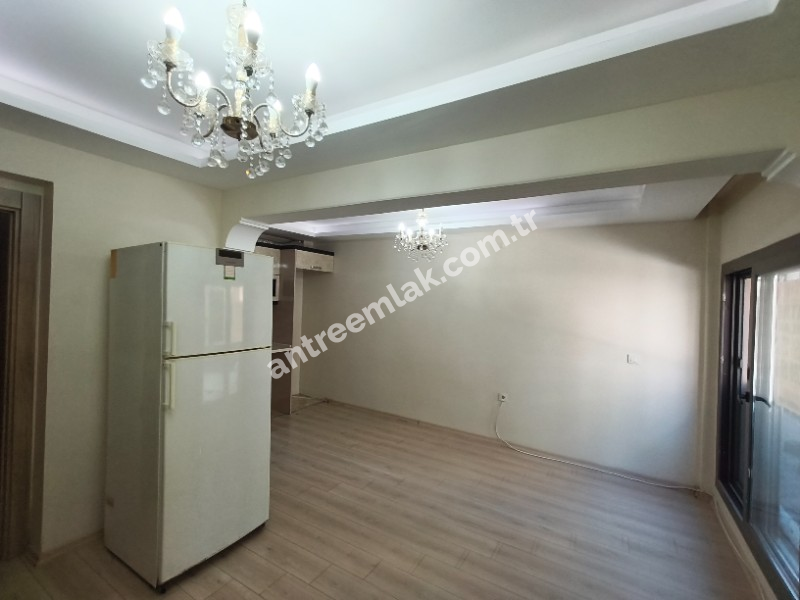 Antre Emlak'tan Kiralık Bahçelievler'de Bozyaka Hastanenei Yanı Doğalgazl ı 2+1Açık Mutfak Salon Yüksek Giriş Yeni Daire