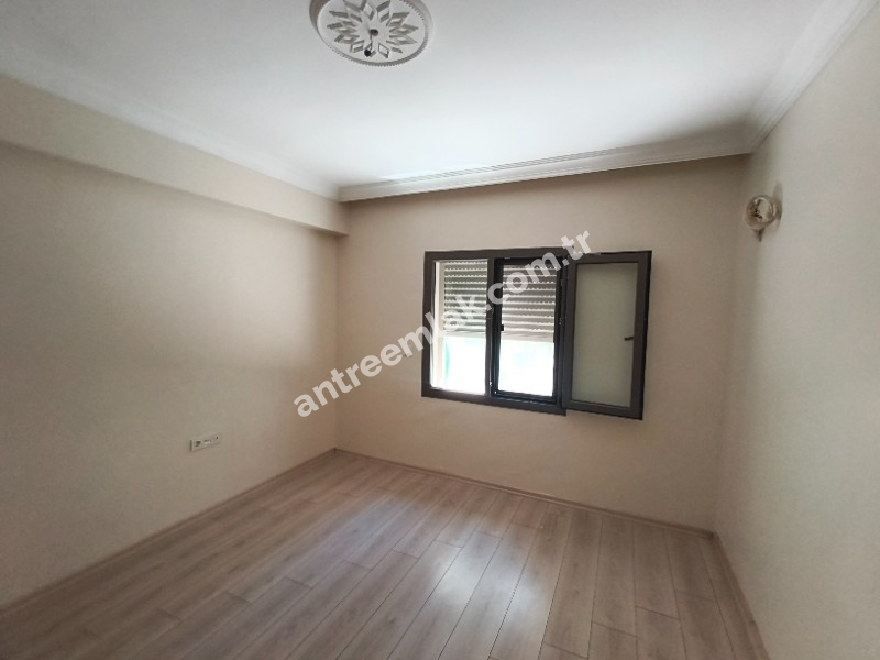 Antre Emlak'tan Kiralık Bahçelievler'de Bozyaka Hastanenei Yanı Doğalgazl ı 2+1Açık Mutfak Salon Yüksek Giriş Yeni Daire