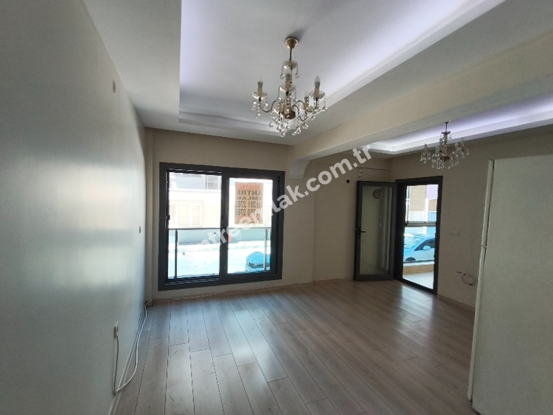 Antre Emlak'tan Kiralık Bahçelievler'de Bozyaka Hastanenei Yanı Doğalgazl ı 2+1Açık Mutfak Salon Yüksek Giriş Yeni Daire