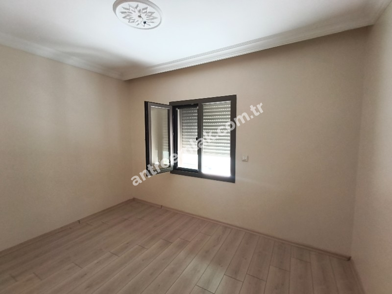 Antre Emlak'tan Kiralık Bahçelievler'de Bozyaka Hastanenei Yanı Doğalgazl ı 2+1Açık Mutfak Salon Yüksek Giriş Yeni Daire
