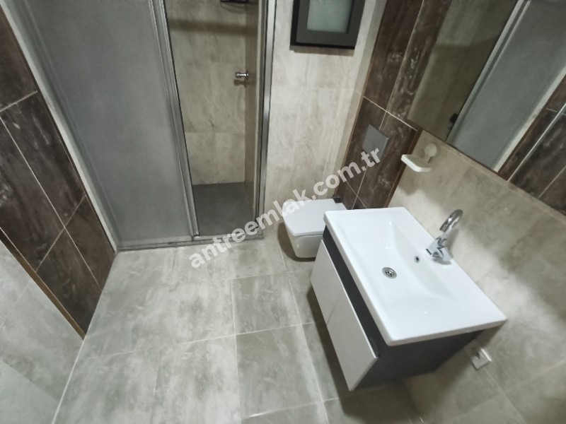 Antre Emlak'tan Kiralık Bahçelievler'de Bozyaka Hastanenei Yanı Doğalgazl ı 2+1Açık Mutfak Salon Yüksek Giriş Yeni Daire