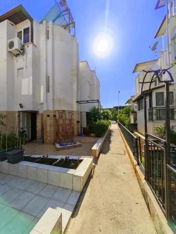 Didim Fevzipaşa Bal Petek Sitesi’nde Denize 90 Metre 4+1 Tripleks İkiz Yazlık