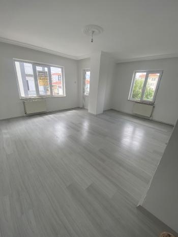 GÜVENAY -  ÇORUM MİMARSİNAN CEMİLBEY CADDESİ ÜZERİ KİRALIK DAİRE