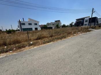 GİRNE BOĞAZ'DA ANA YOLA YAKIN  İKİ KAT KONUT İZİNLİ KÖŞE ARSA 