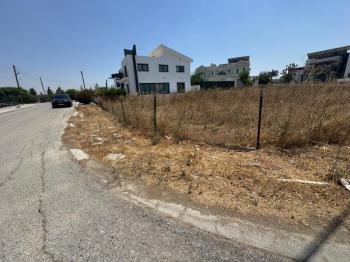 GİRNE BOĞAZ'DA ANA YOLA YAKIN  İKİ KAT KONUT İZİNLİ KÖŞE ARSA 
